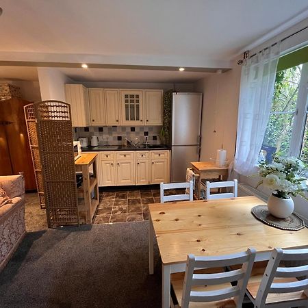 The Annexe - 10 Howards Croft Mile End Экстерьер фото